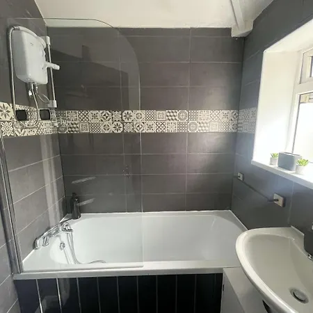 A S * Leeds (West Yorkshire)