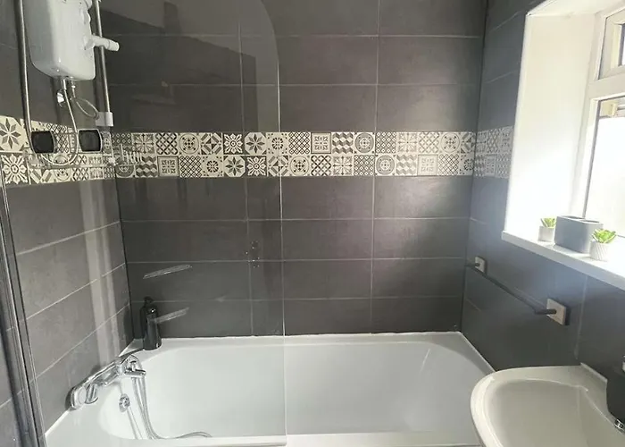 A S * Leeds (West Yorkshire)